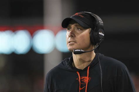 Oregon State promotes defensive coordinator Trent Bray to head coach